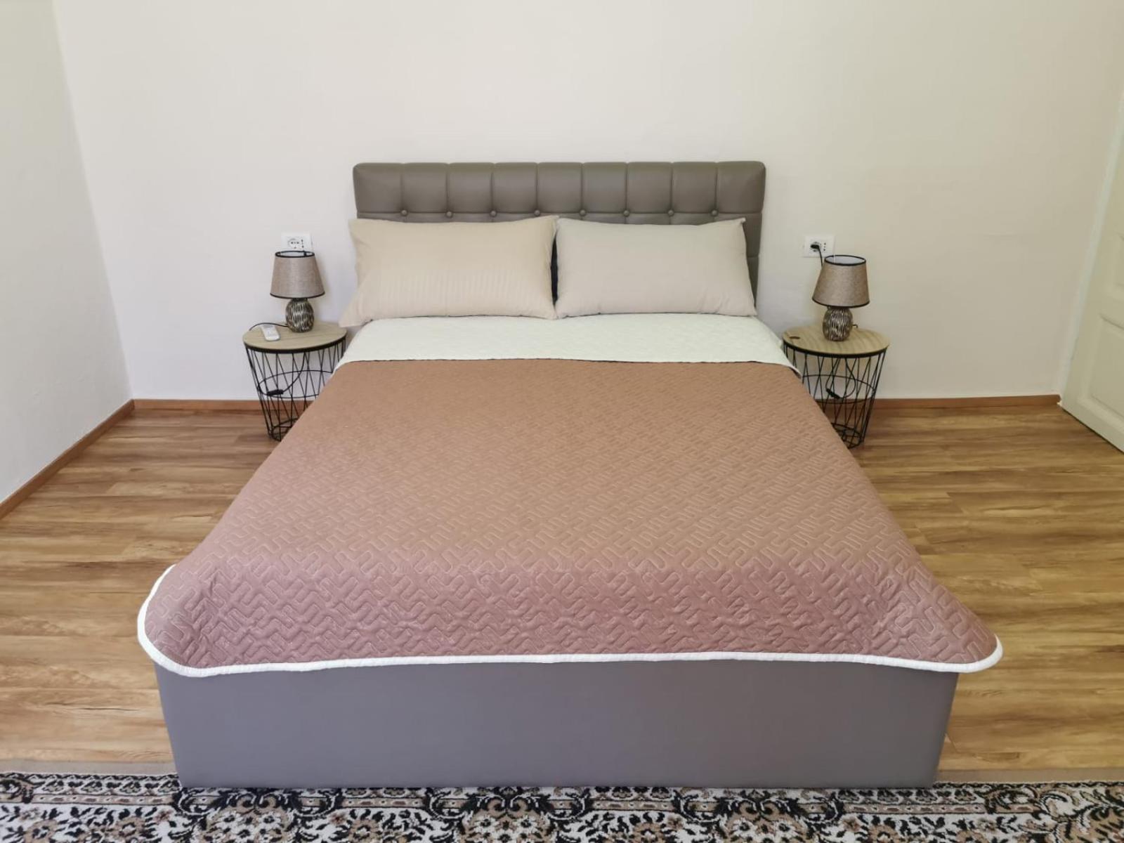 Gm Tirana Hostel Ngoại thất bức ảnh